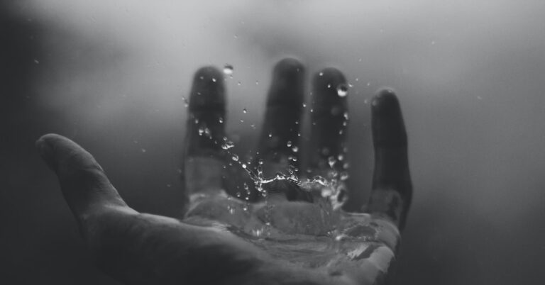 take a bath: Idiom Meaning and Origin