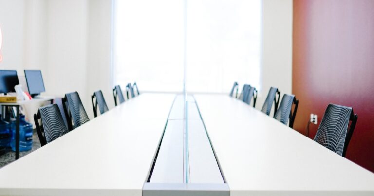 elephant in the room: Idiom Meaning and Origin