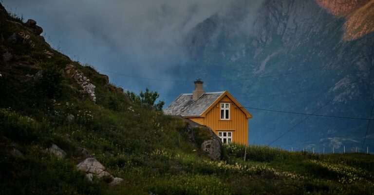 bring down the house: Idiom Meaning and Origin